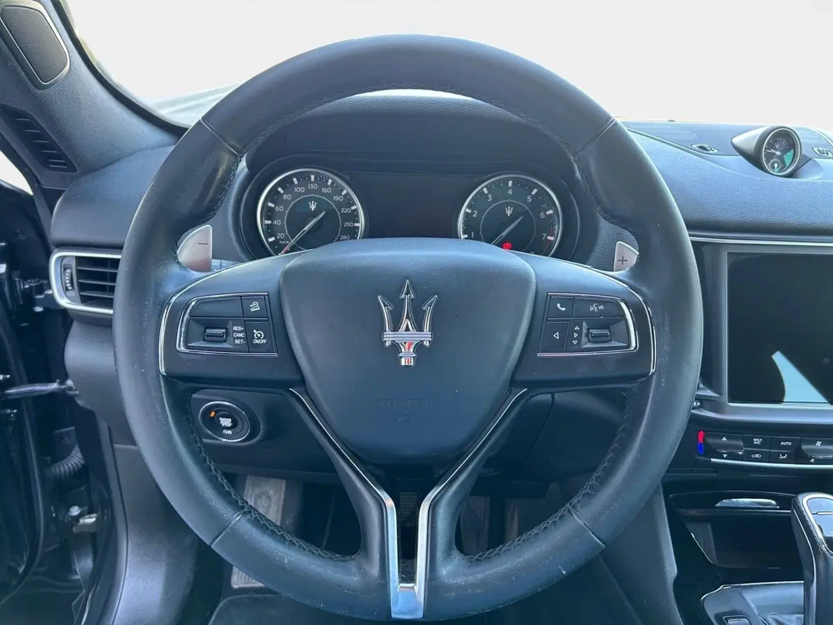 Maserati Levante usata a Ancona (15)