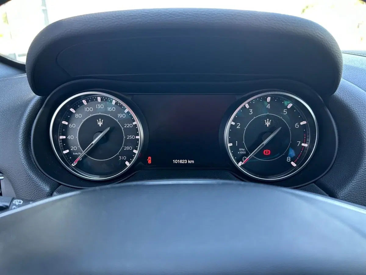 Maserati Levante usata a Ancona (16)