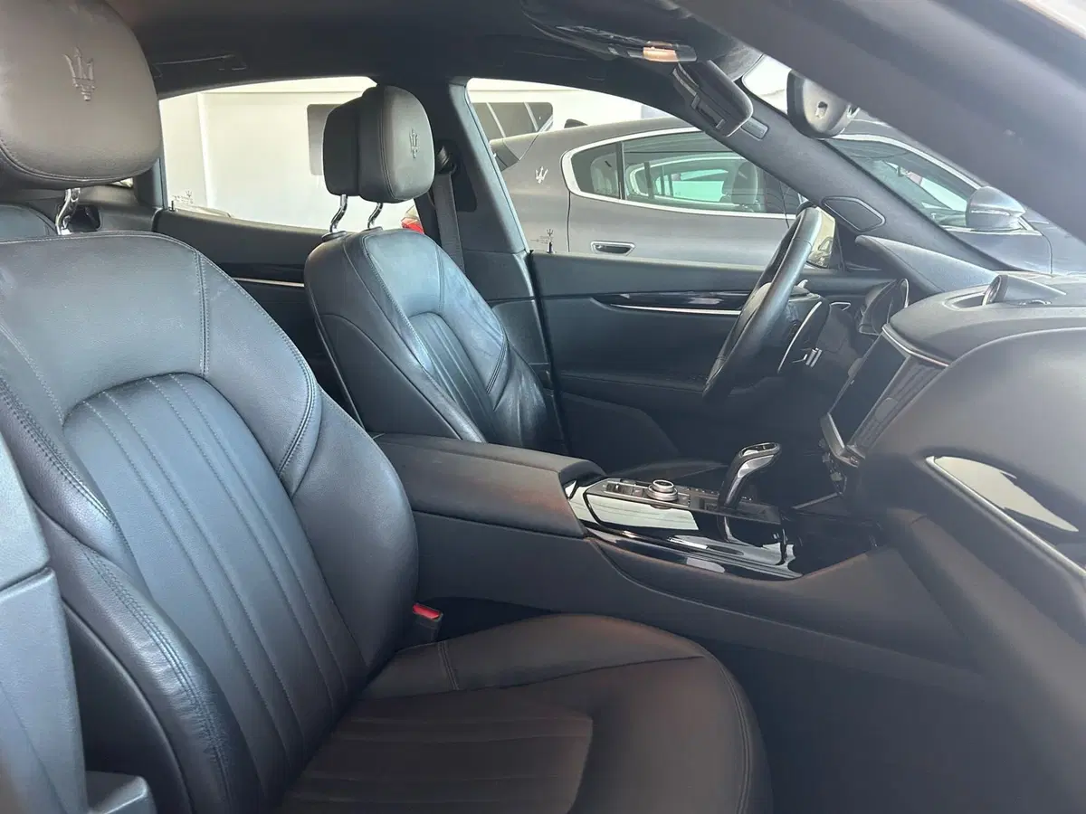 Maserati Levante usata a Ancona (6)