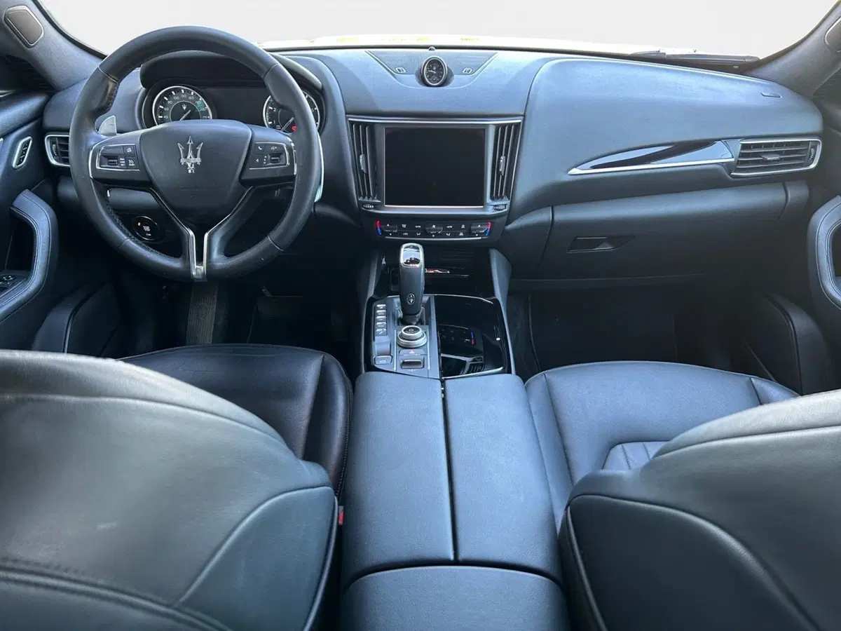 Maserati Levante usata a Ancona (7)