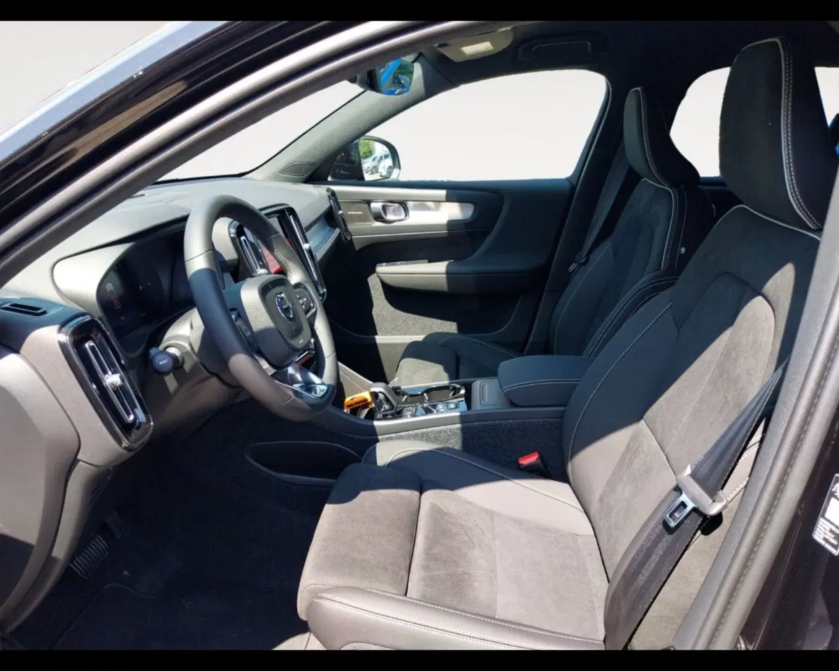 Volvo XC40 nuova a Bologna (9)