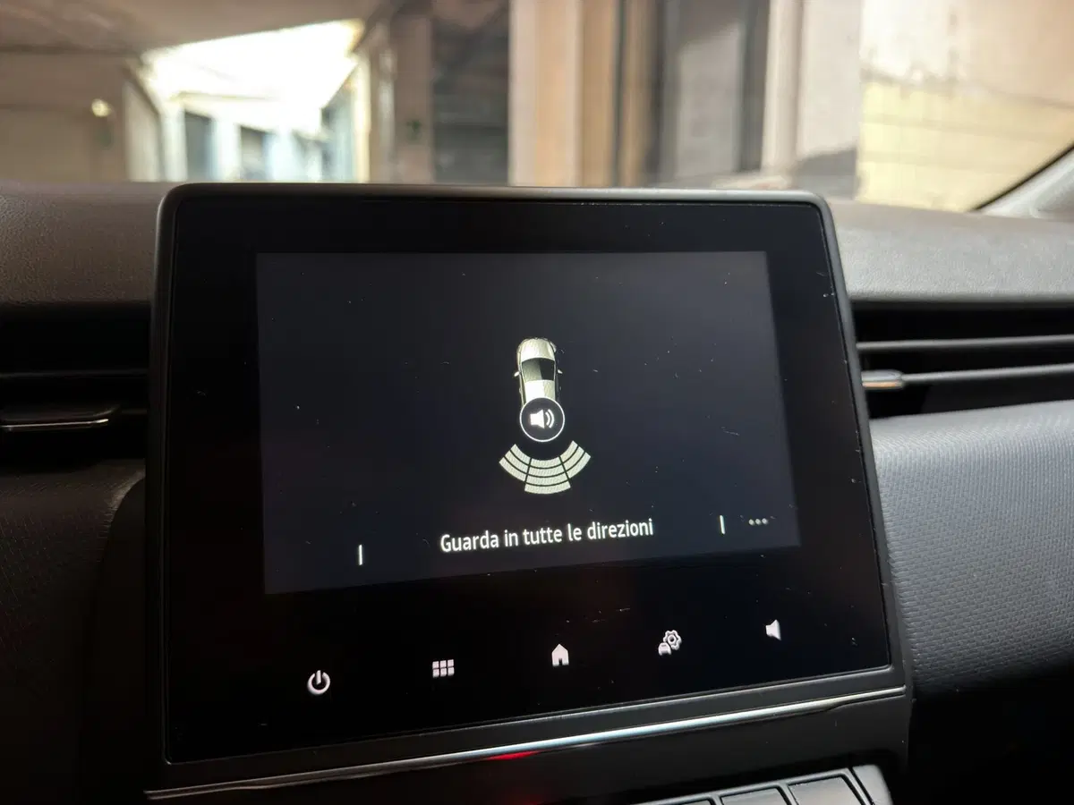 Renault Clio usata a Milano (13)
