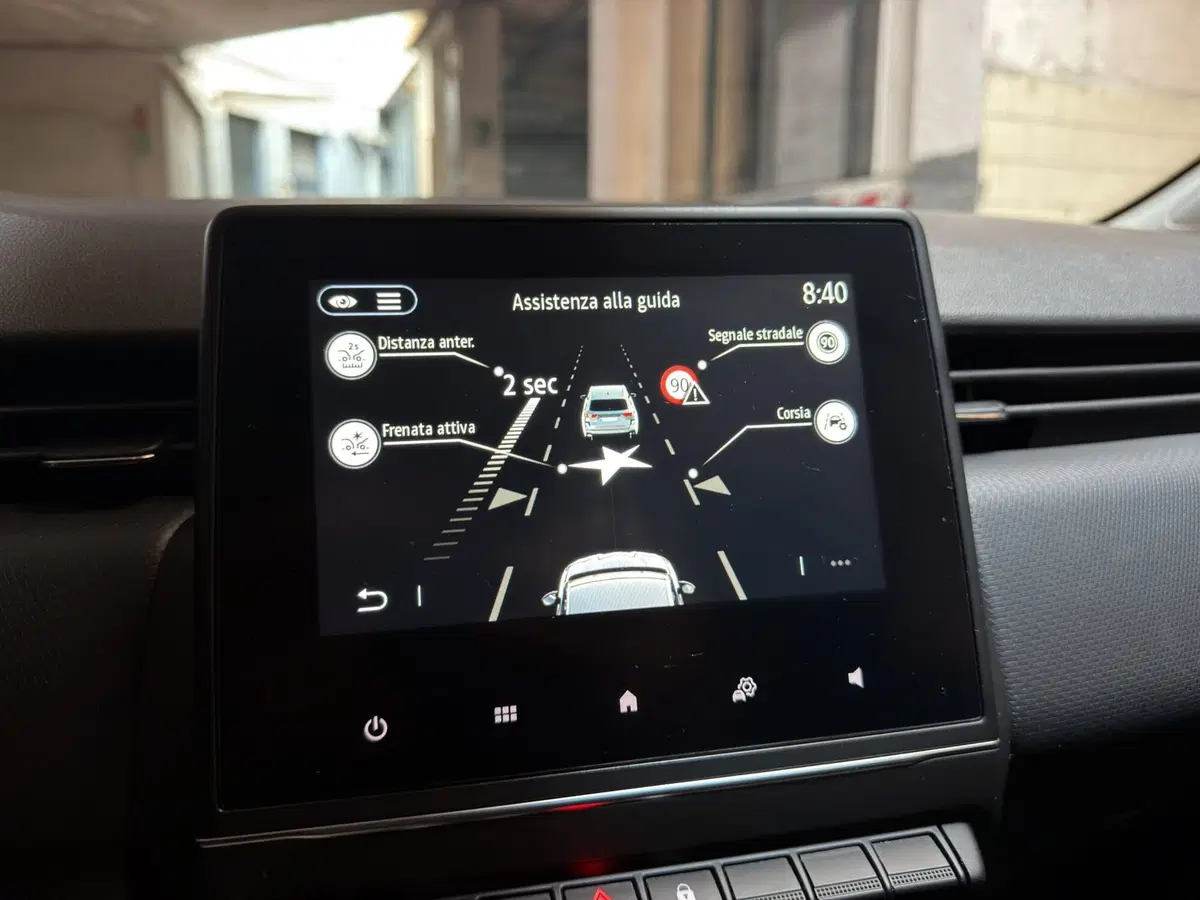 Renault Clio usata a Milano (14)