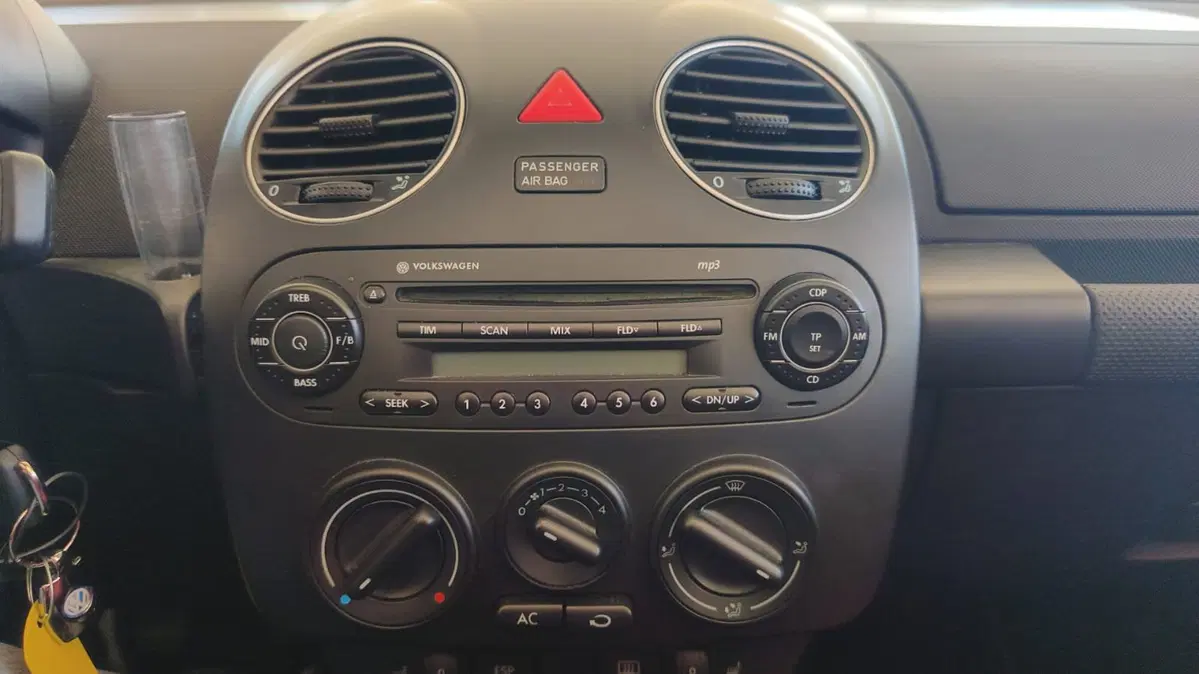 Volkswagen New Beetle Cabrio usata a Firenze (19)
