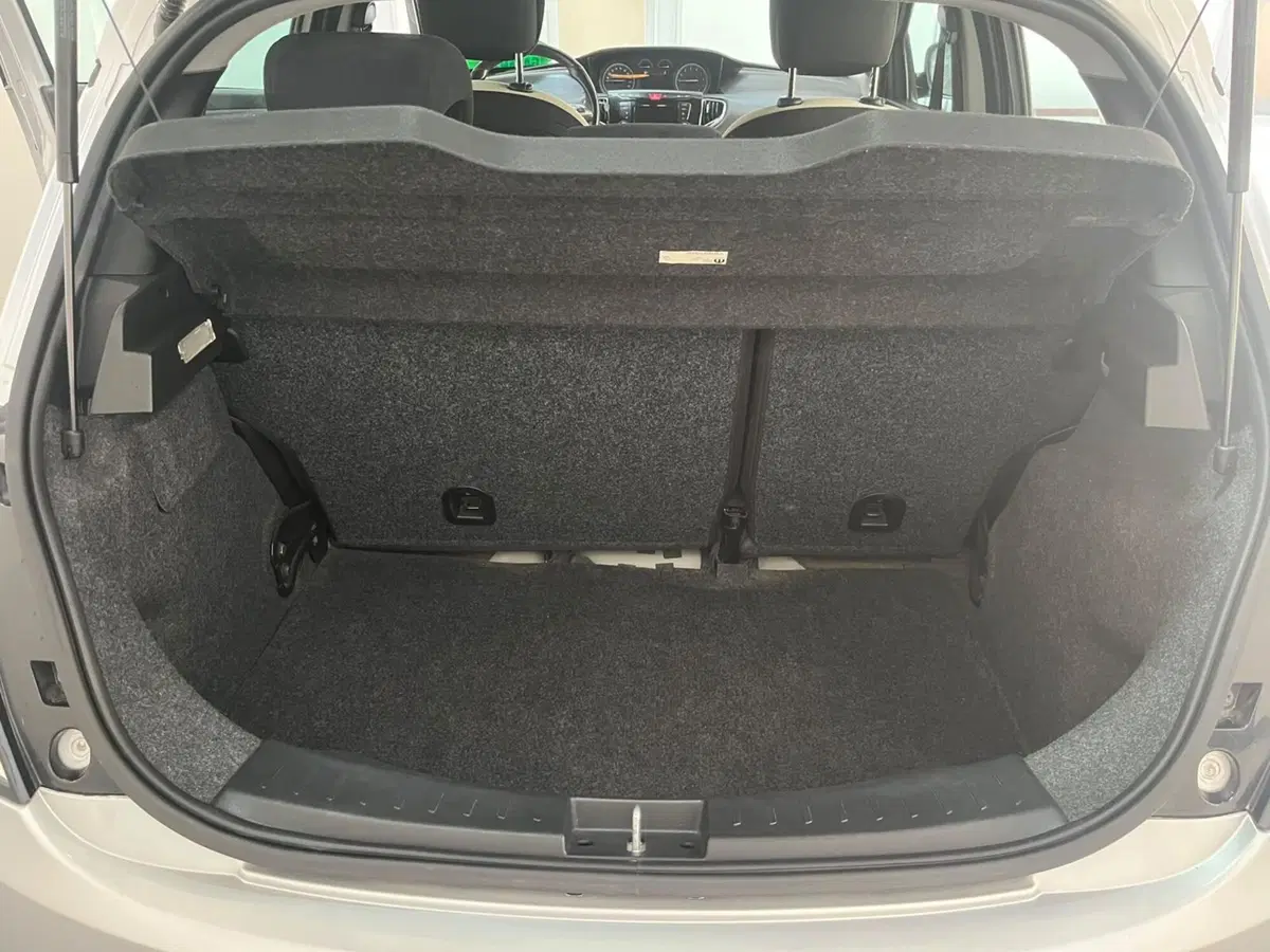 Lancia Ypsilon usata a Lucca (13)