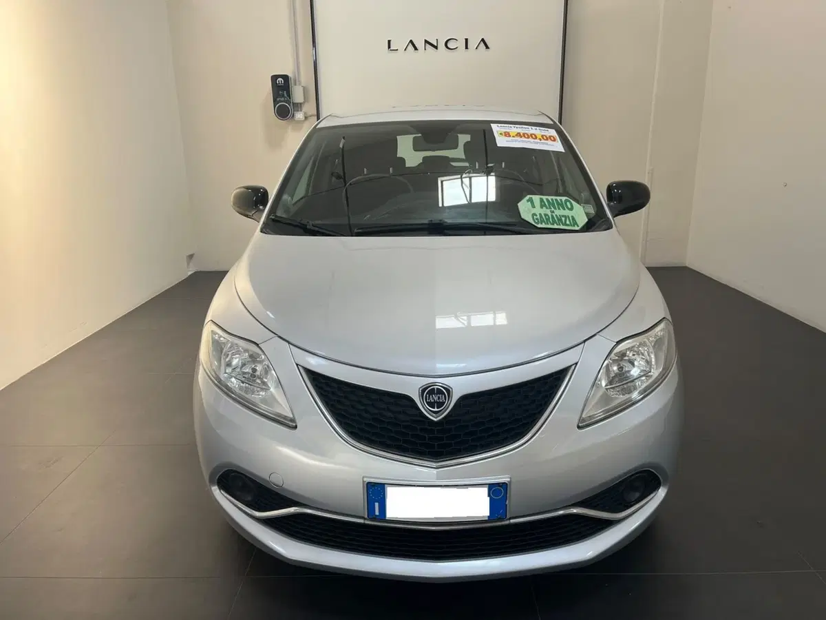 Lancia Ypsilon usata a Lucca (2)