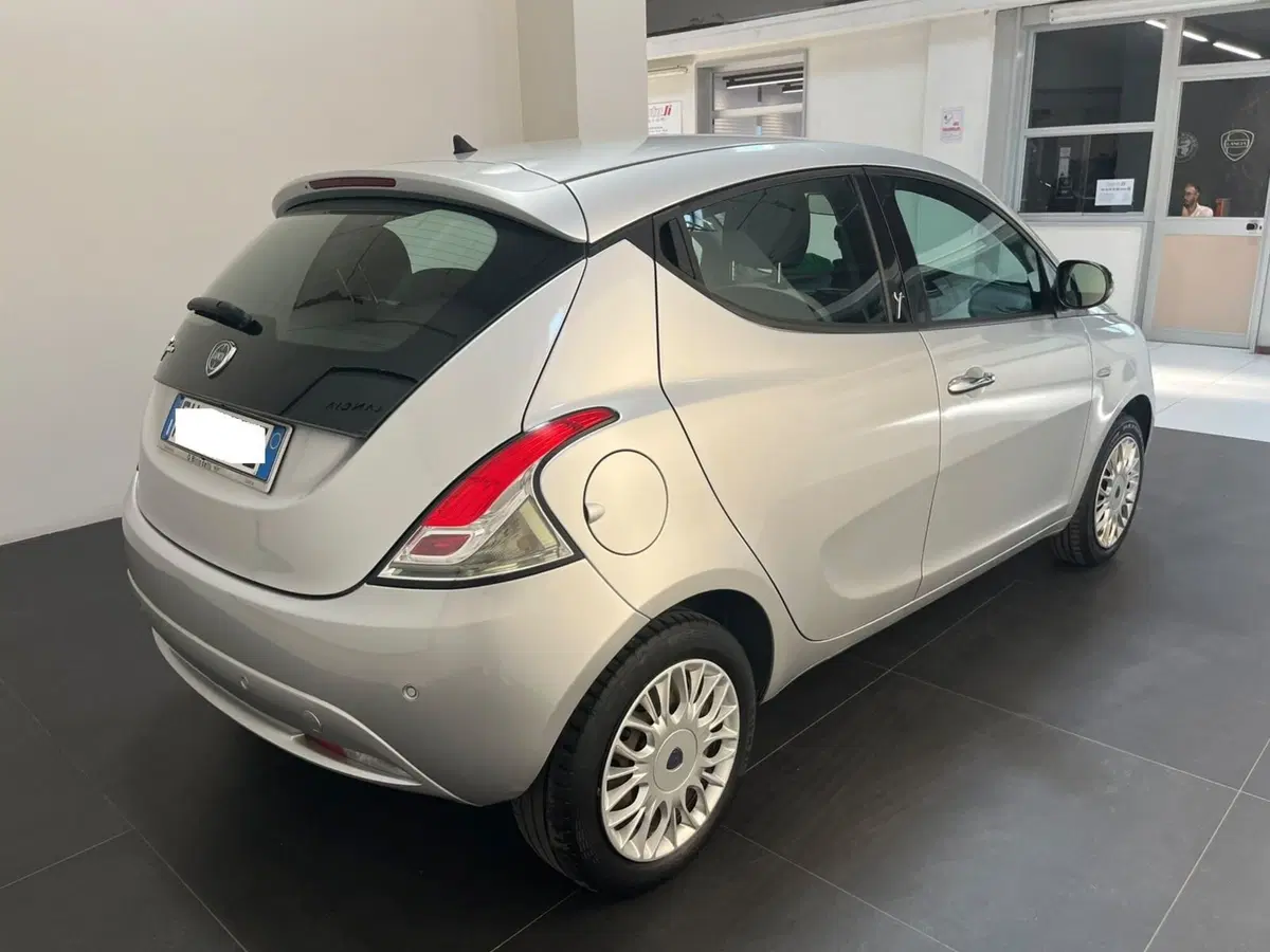 Lancia Ypsilon usata a Lucca (5)