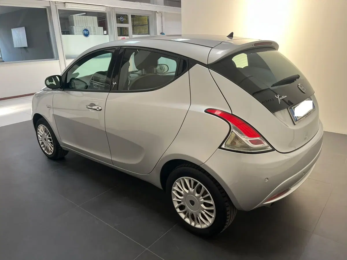 Lancia Ypsilon usata a Lucca (7)