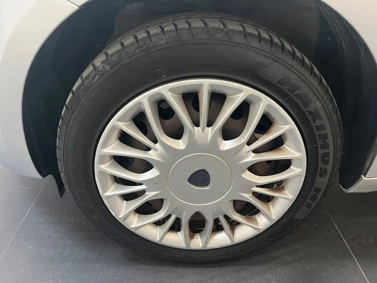 Lancia Ypsilon usata a Lucca (8)