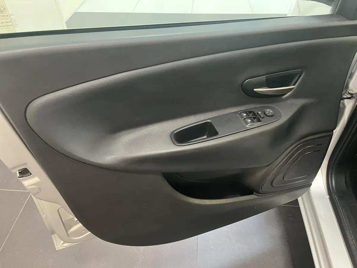 Lancia Ypsilon usata a Lucca (9)