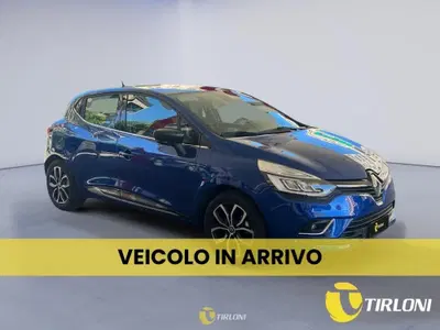 Renault Clio TCe 12V 90 CV 5 porte Moschino Zen del 2019 usata a Milano