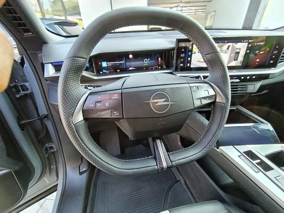 Opel Grandland usata a Massa-Carrara (16)
