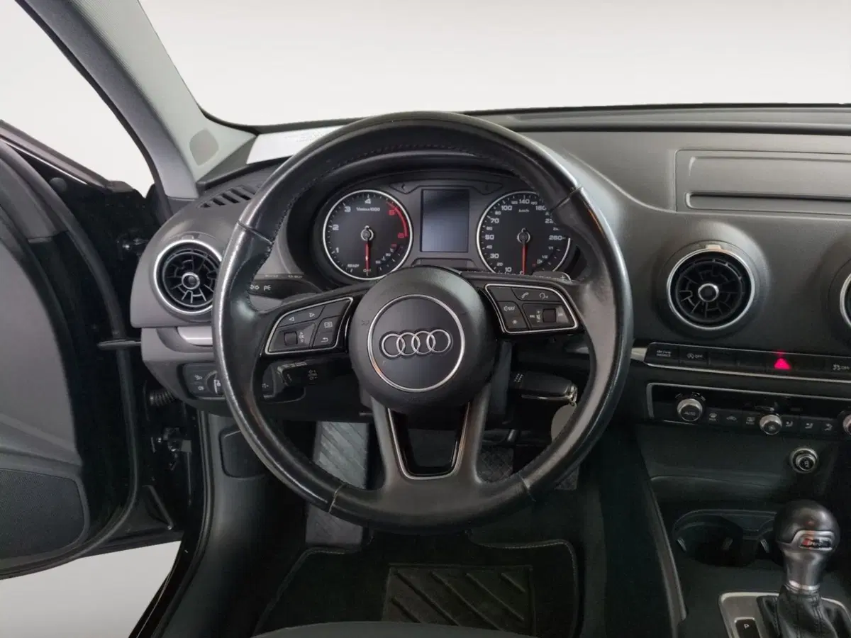 Audi A3 Sedan usata a Agrigento (11)