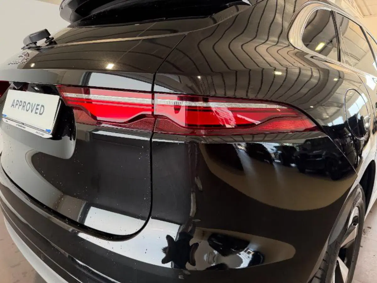 Jaguar F-Pace usata a Venezia (10)