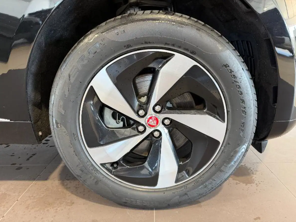Jaguar F-Pace usata a Venezia (11)