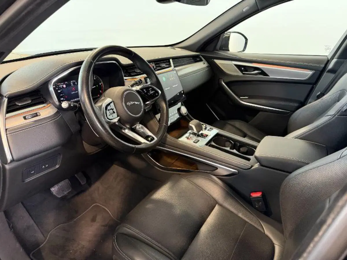 Jaguar F-Pace usata a Venezia (12)
