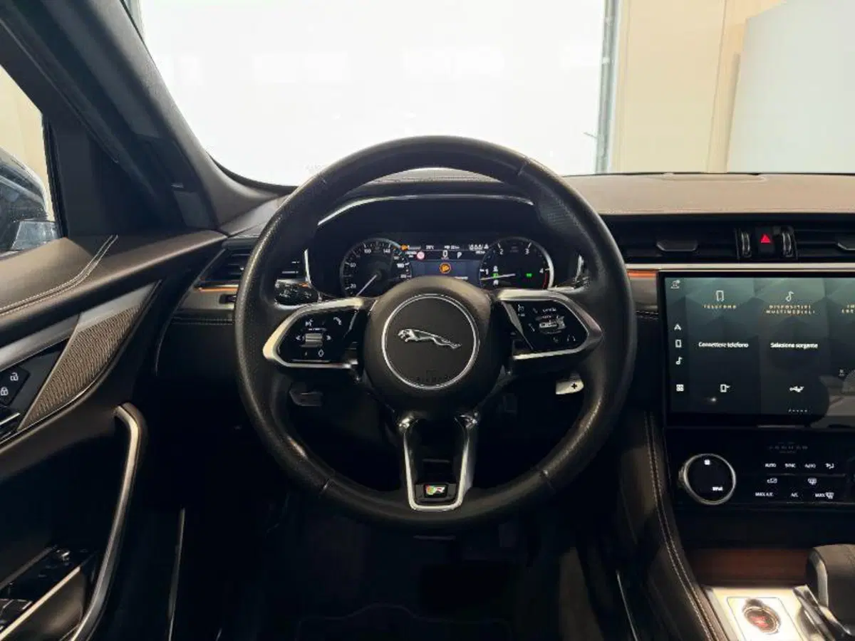 Jaguar F-Pace usata a Venezia (17)