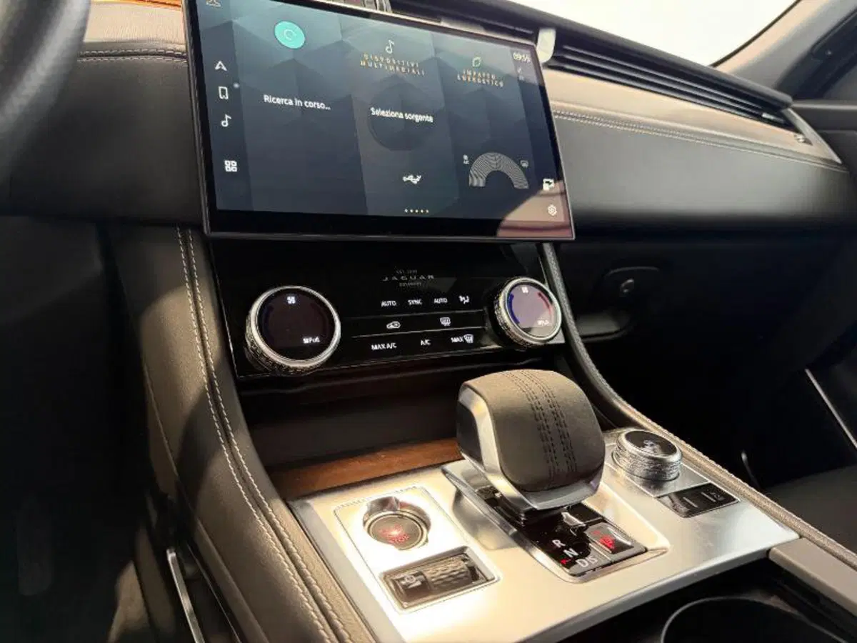 Jaguar F-Pace usata a Venezia (19)