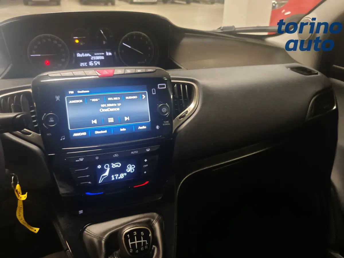 Lancia Ypsilon usata a Torino (10)
