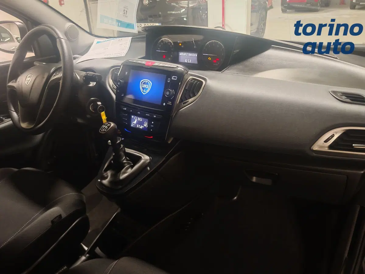 Lancia Ypsilon usata a Torino (5)