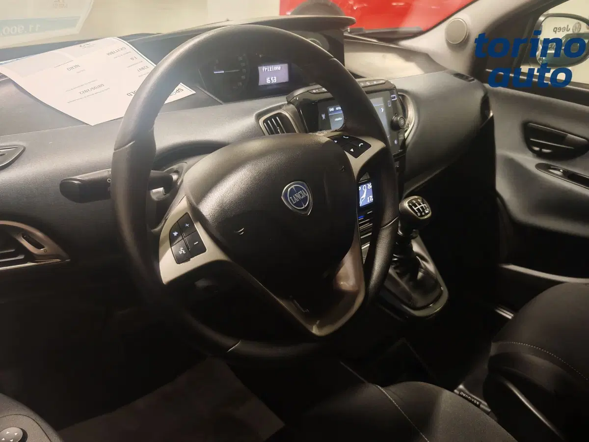Lancia Ypsilon usata a Torino (6)