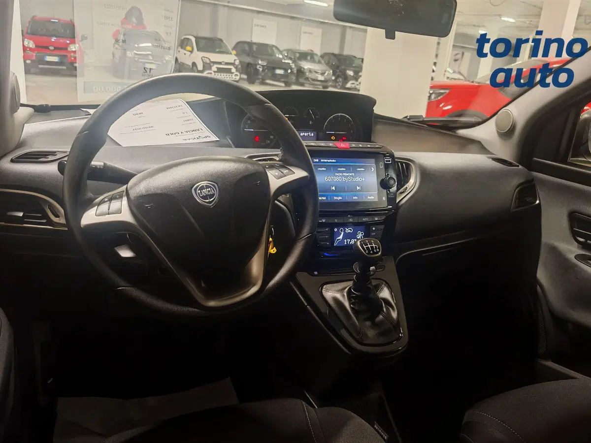 Lancia Ypsilon usata a Torino (8)