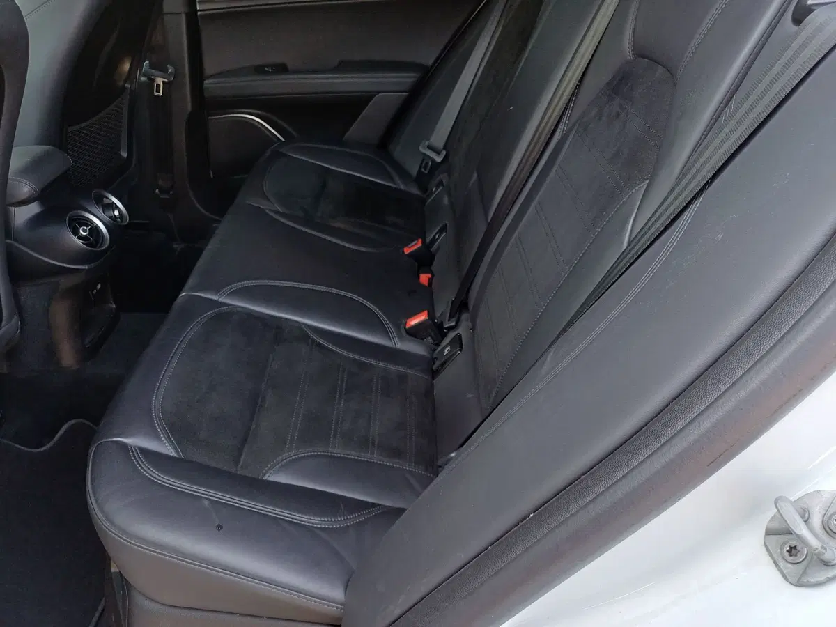 Alfa Romeo Stelvio usata a Modena (11)