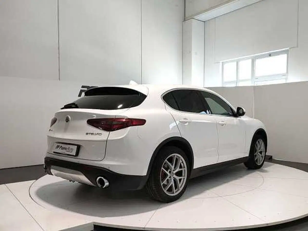 Alfa Romeo Stelvio usata a Teramo (4)
