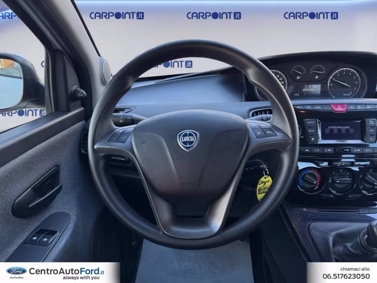 Lancia Ypsilon usata a Roma (12)