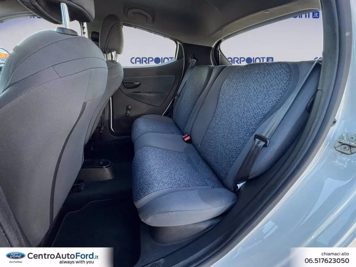 Lancia Ypsilon usata a Roma (13)