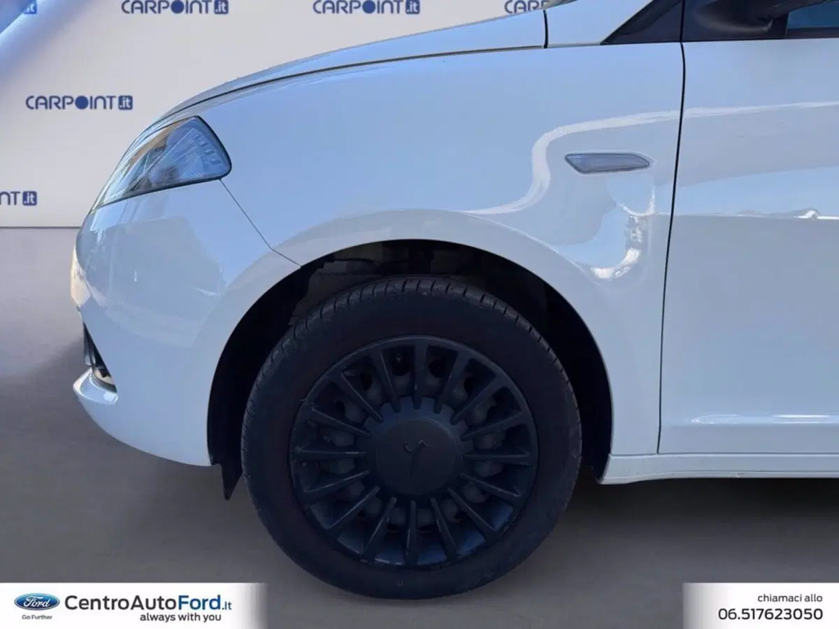 Lancia Ypsilon usata a Roma (14)