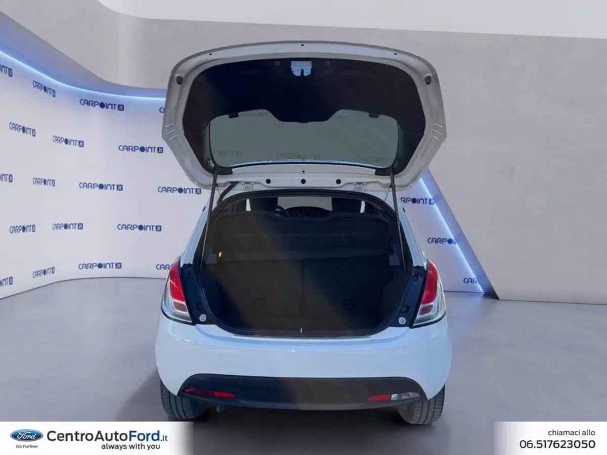 Lancia Ypsilon usata a Roma (17)