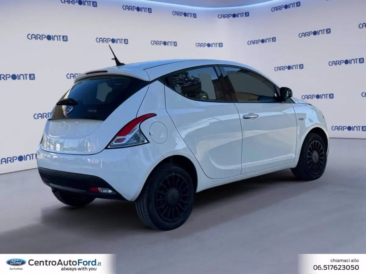 Lancia Ypsilon usata a Roma (5)