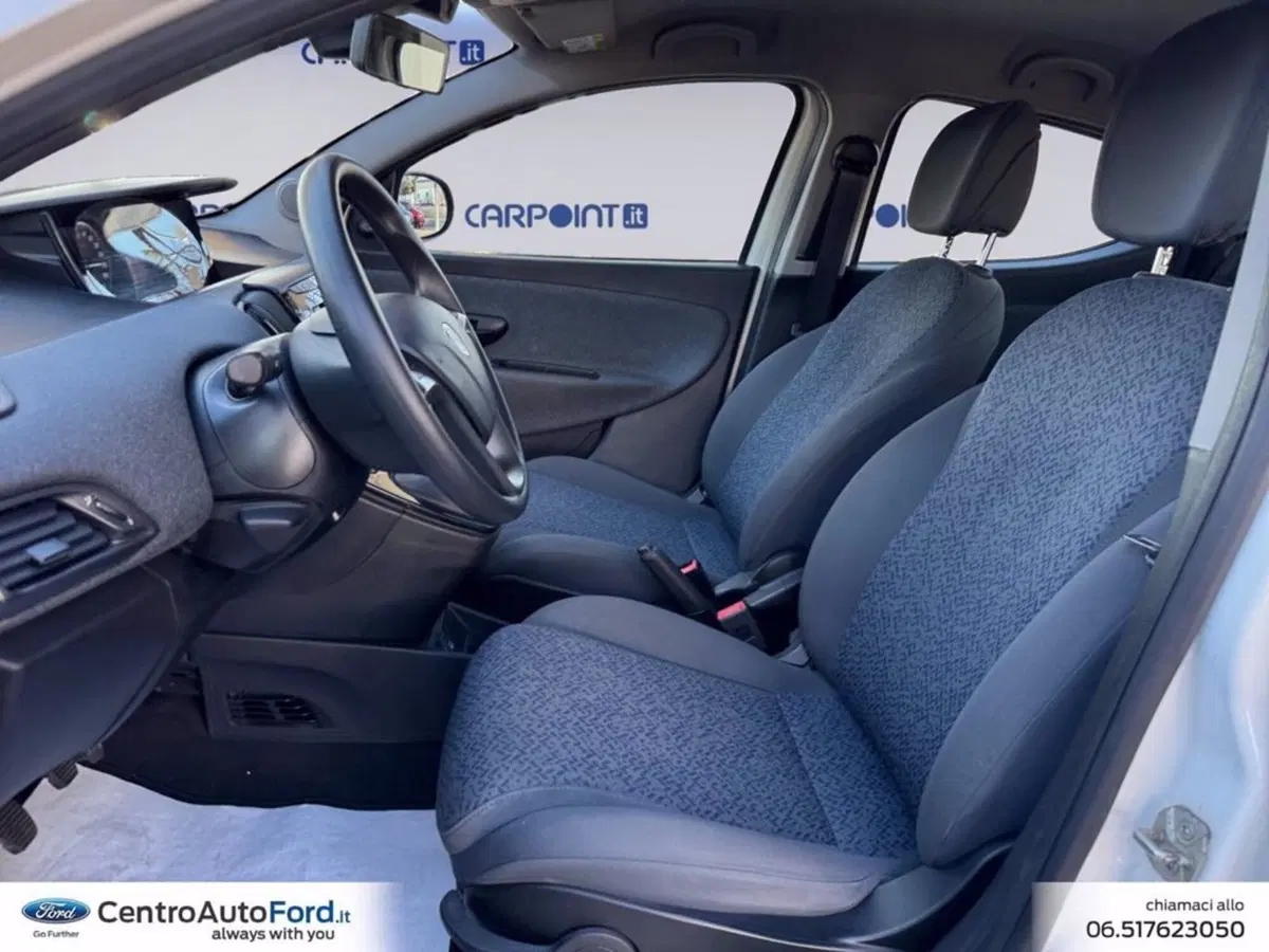 Lancia Ypsilon usata a Roma (9)