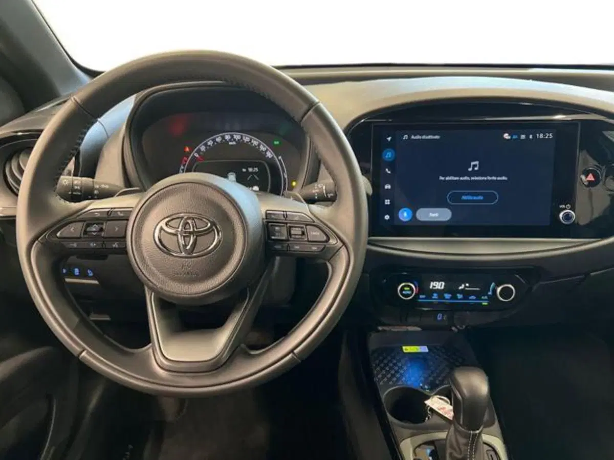 Toyota Aygo X usata a Vercelli (10)