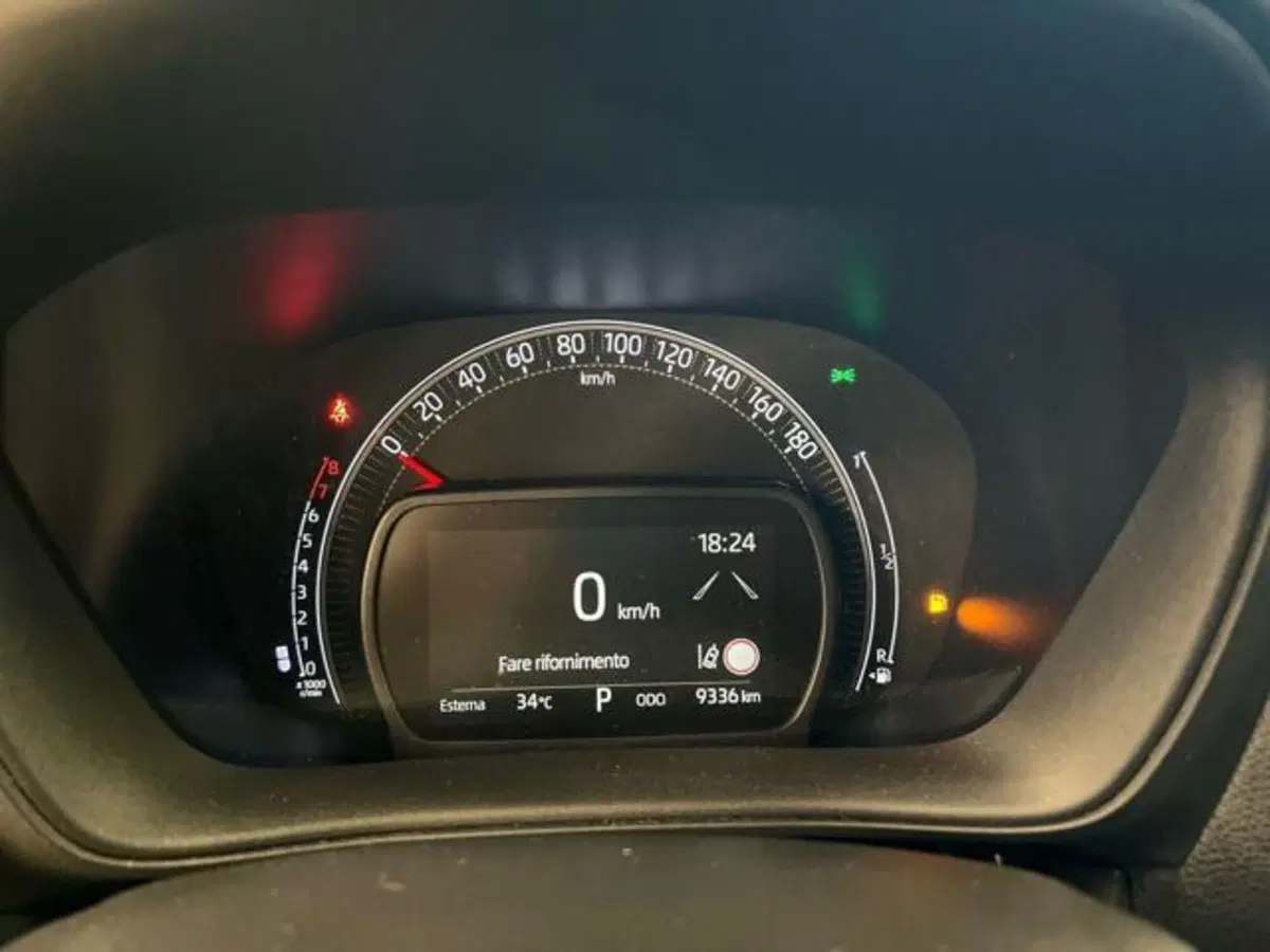 Toyota Aygo X usata a Vercelli (13)