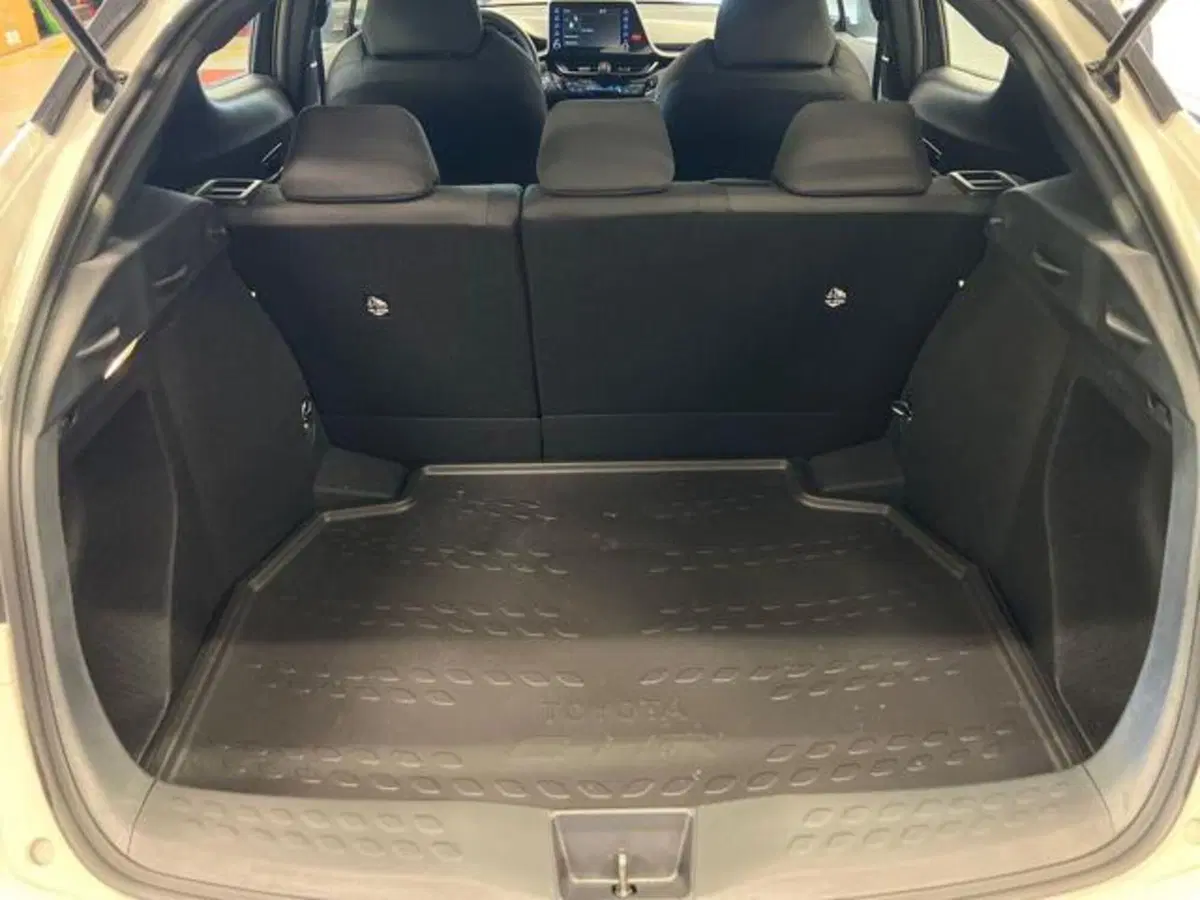 Toyota Toyota C-HR nuova a Vercelli (11)