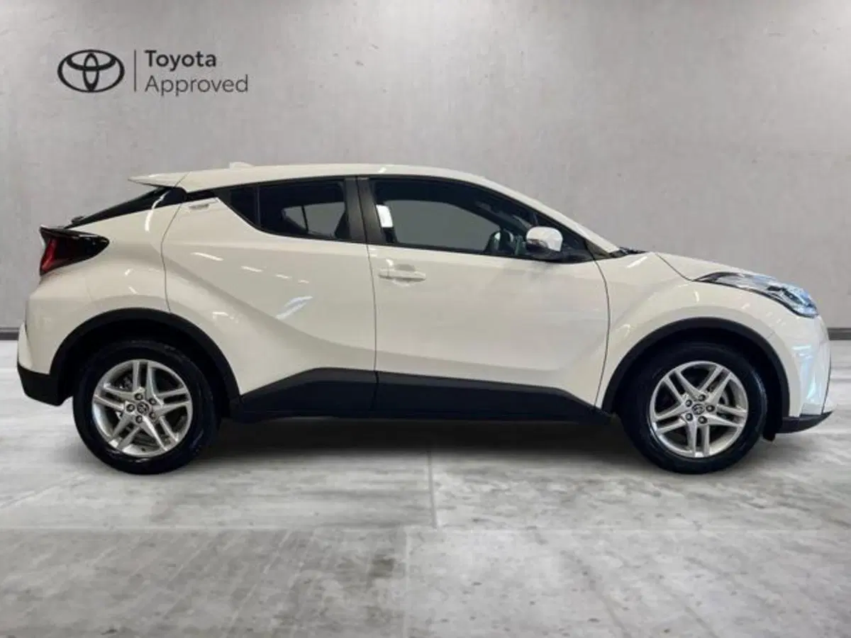 Toyota Toyota C-HR nuova a Vercelli (14)