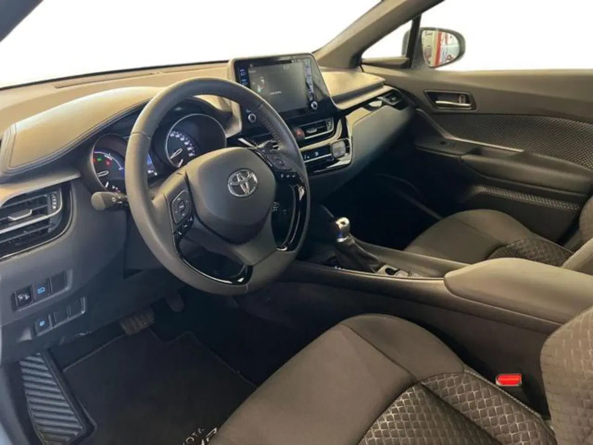 Toyota Toyota C-HR nuova a Vercelli (6)