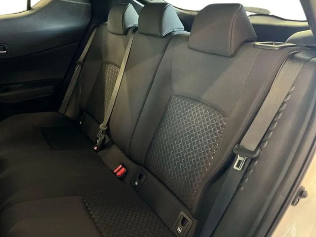 Toyota Toyota C-HR nuova a Vercelli (8)