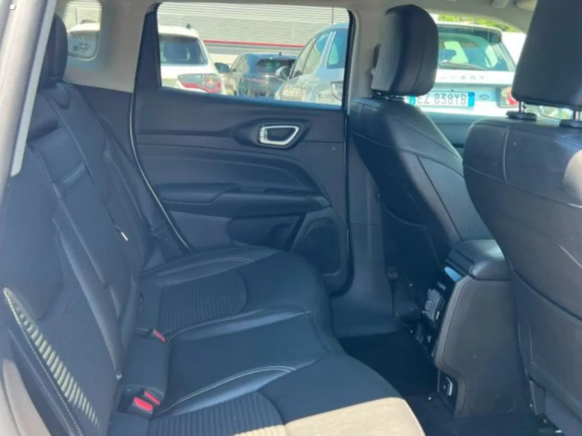 Jeep Compass usata a Lucca (12)