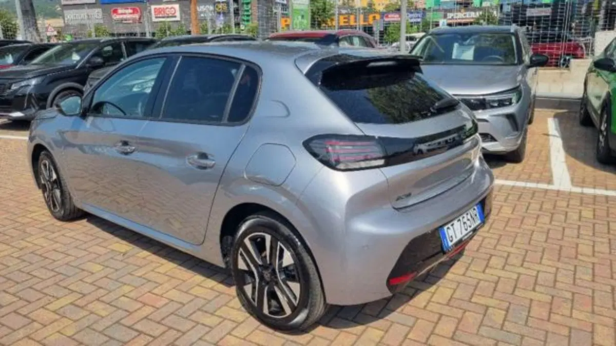 Peugeot 208 usata a Savona (17)