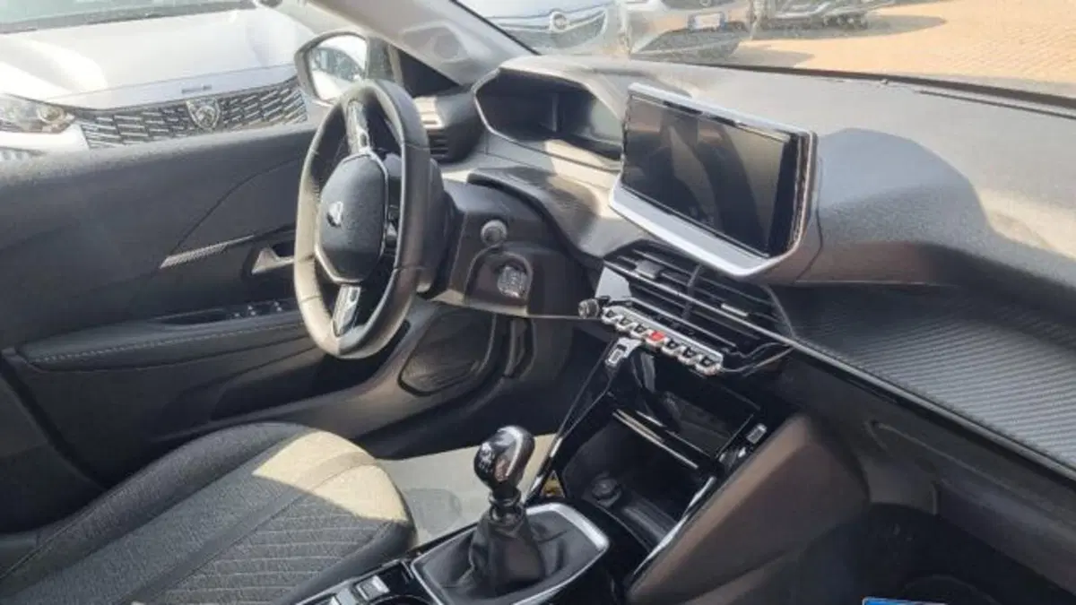 Peugeot 208 usata a Savona (7)