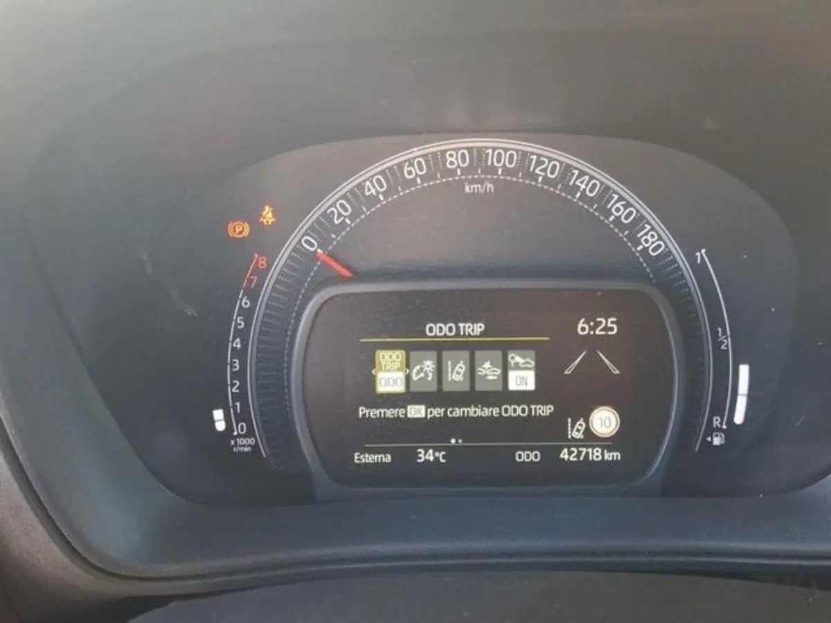 Toyota Aygo X usata a Roma (9)