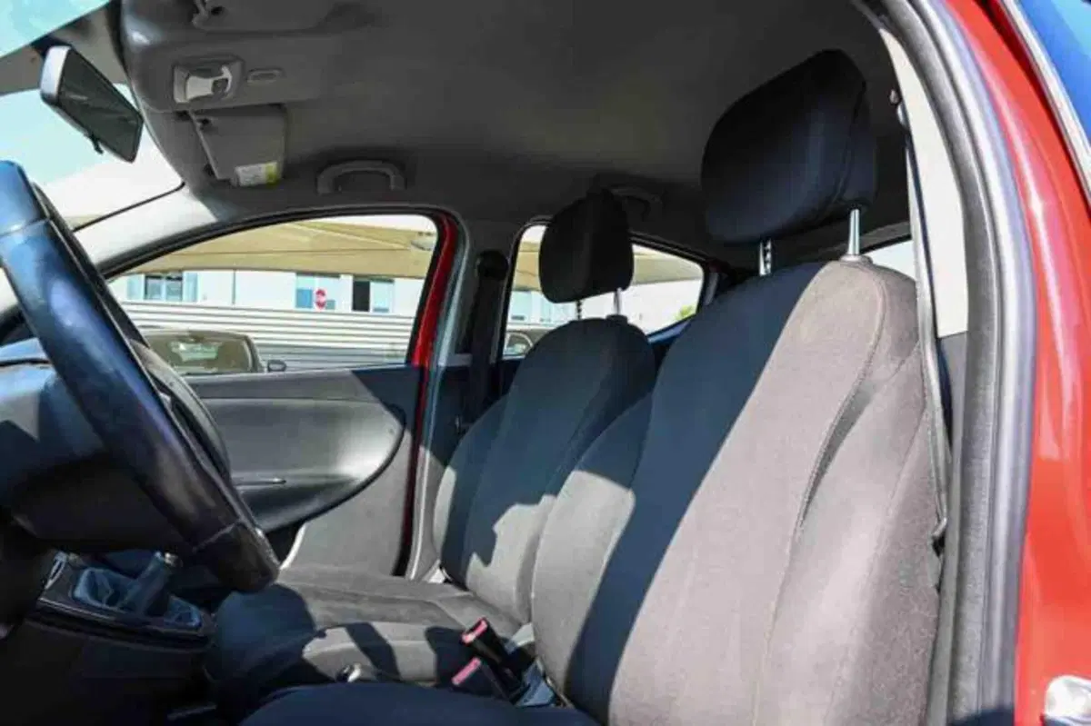 Lancia Ypsilon usata a Torino (10)