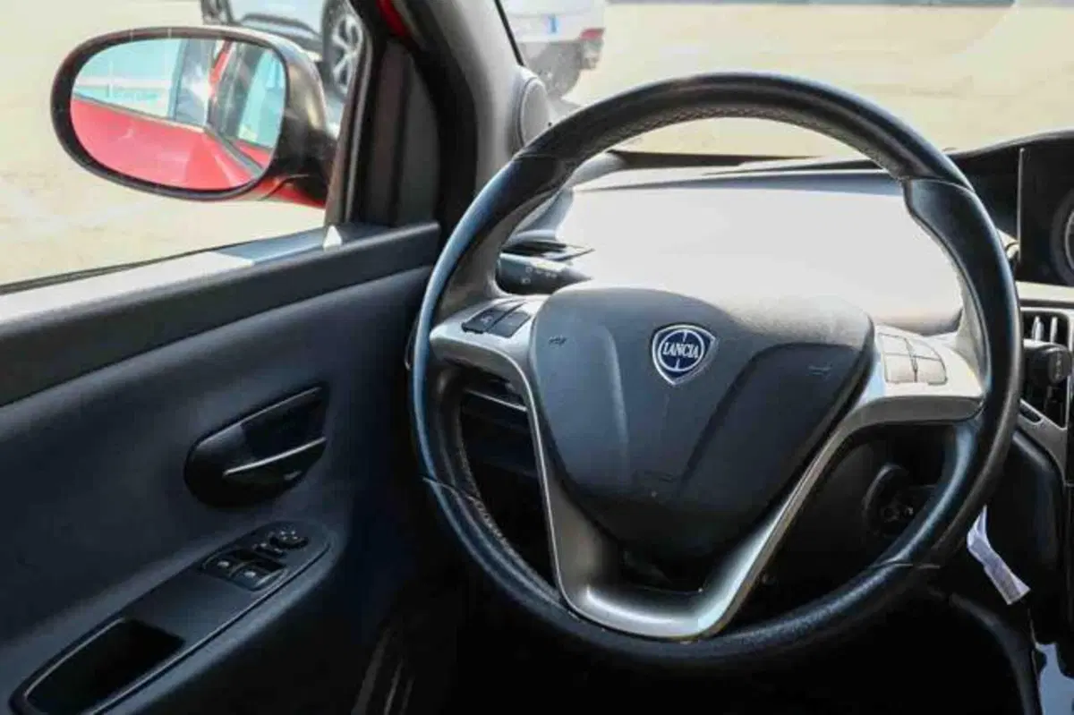 Lancia Ypsilon usata a Torino (12)