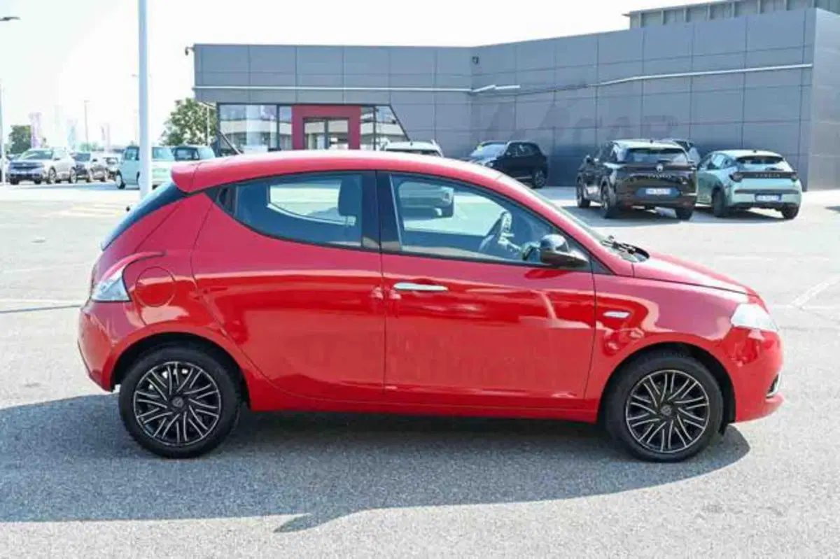Lancia Ypsilon usata a Torino (18)