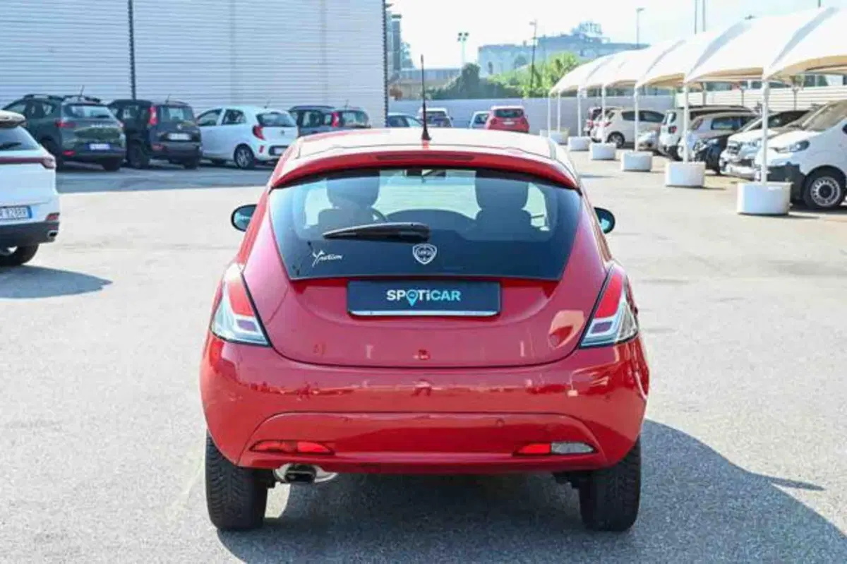 Lancia Ypsilon usata a Torino (19)