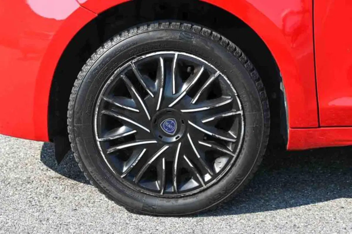 Lancia Ypsilon usata a Torino (6)