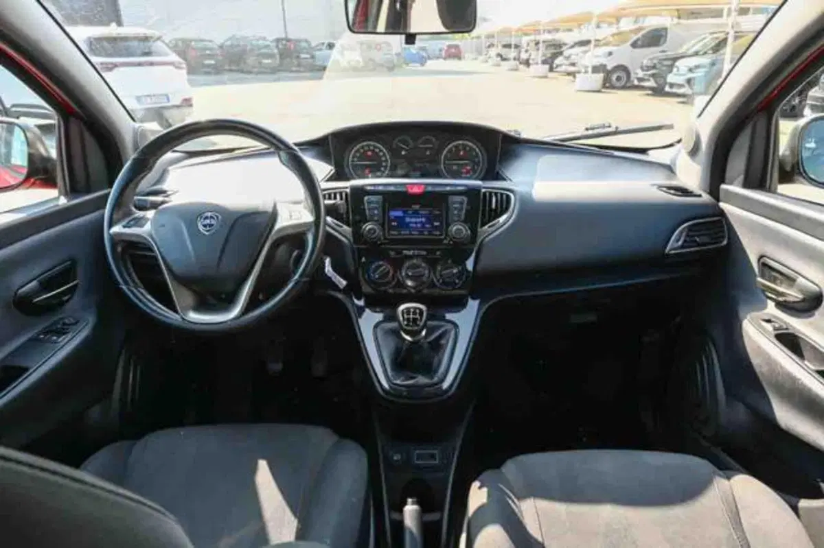Lancia Ypsilon usata a Torino (7)
